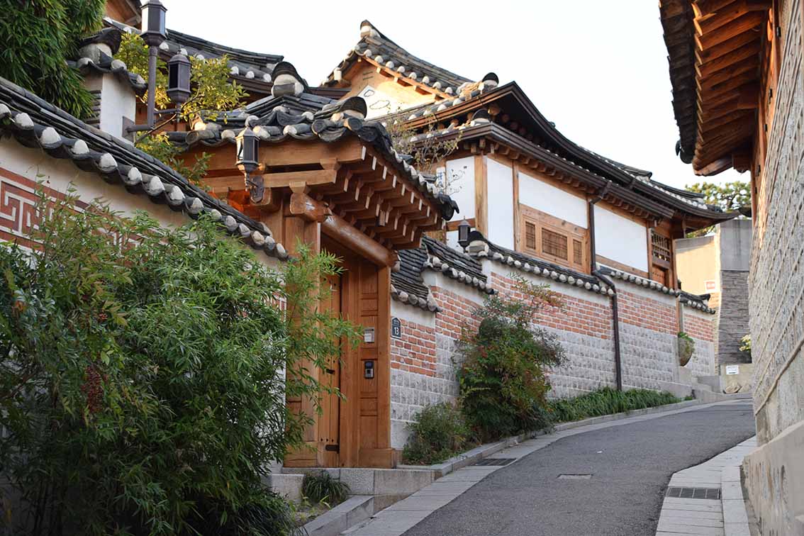 Làng cổ Bukchon Hanok – Điểm đến thú vị tại Seoul — Tư vấn Du học Quốc tế -  Đào tạo ngoại ngữ IDCedu